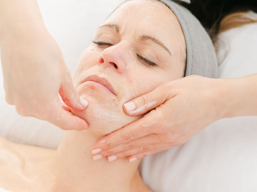 Teenage vs adult acne